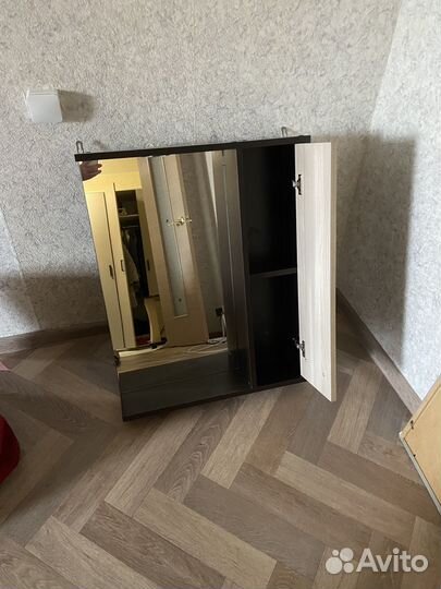 Полочка для ванной с зеркалом