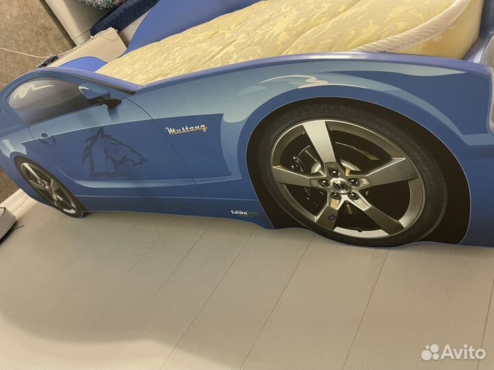 Детская кровать машина