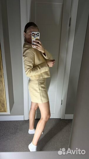 Желтый костюм с шортами размер S