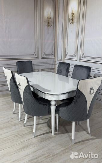 Стол со стульями