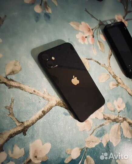 Телефон iPhone 11 128 gb