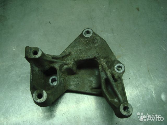 Тойота крепление актуатора кпп Toyota Auris Coroll