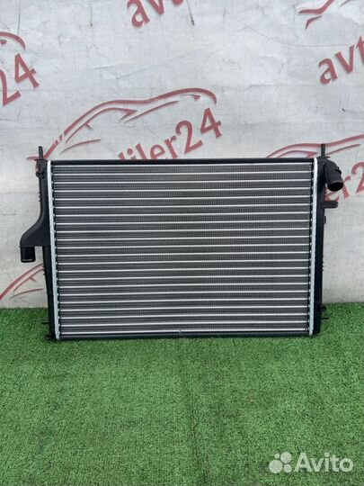 Радиатор охлаждения передний Renault Duster HSA