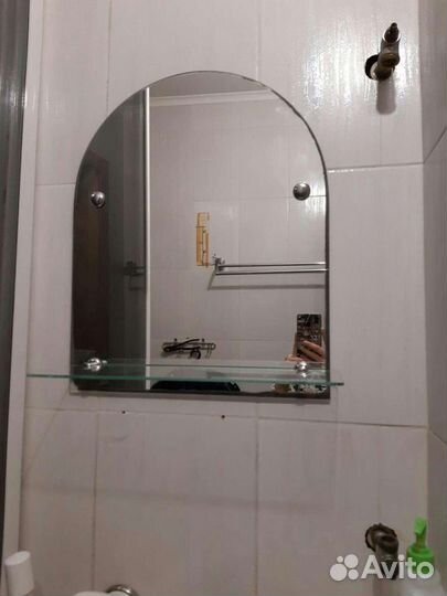 Зеркало с полкой