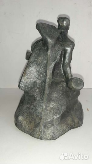 Статуэтка металлическая