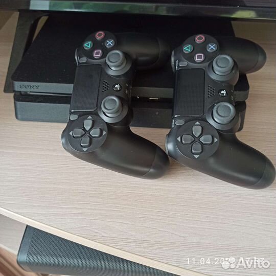Sony playstation 4 PS4 slim 1tb