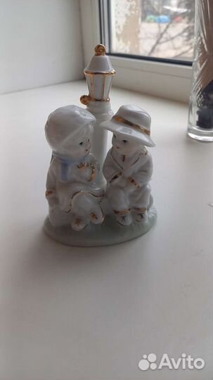 Фарфоровая фигурка