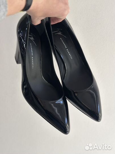 Туфли новые лаковые Giuseppe Zanotti 37 р