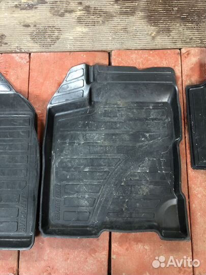 Набор резиновых автомобильных ковриков LADA Vesta