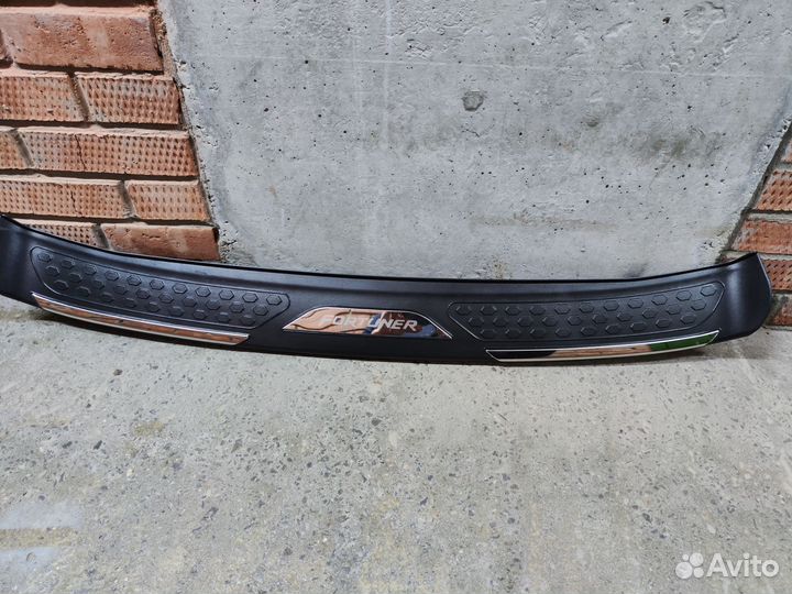 Наклада на задний бампер Toyota Fortuner