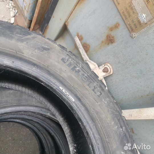 Pirelli Ice Zero 215/50 R17