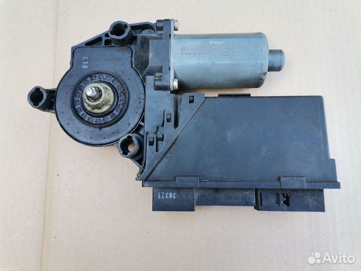 Мотор стеклоподъемника передний левый Ауди А4 Б6