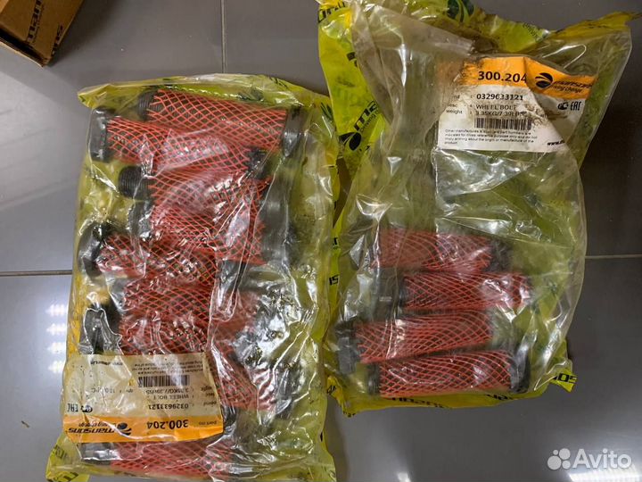 Шпилька болт M22x1,5х79 lightbau на трактор, машин