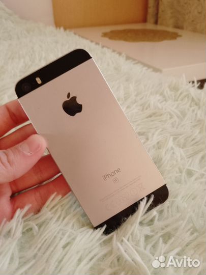 iPhone SE, 32 ГБ