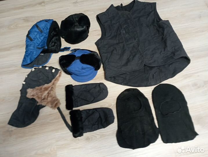 Зимние вещи (шапка, рукавицы, подшлемник)