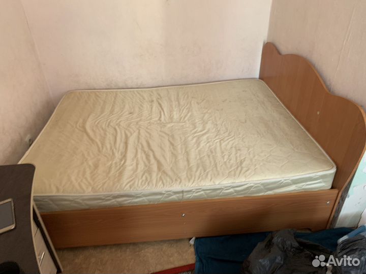 Кровать двухспальная с матрасом бу
