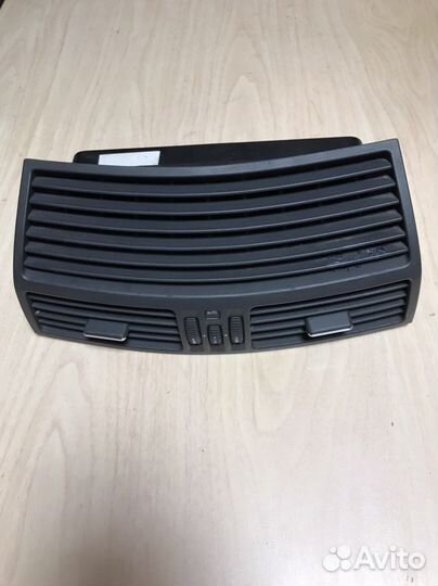 Дефлектор воздушный центральный Mercedes W220