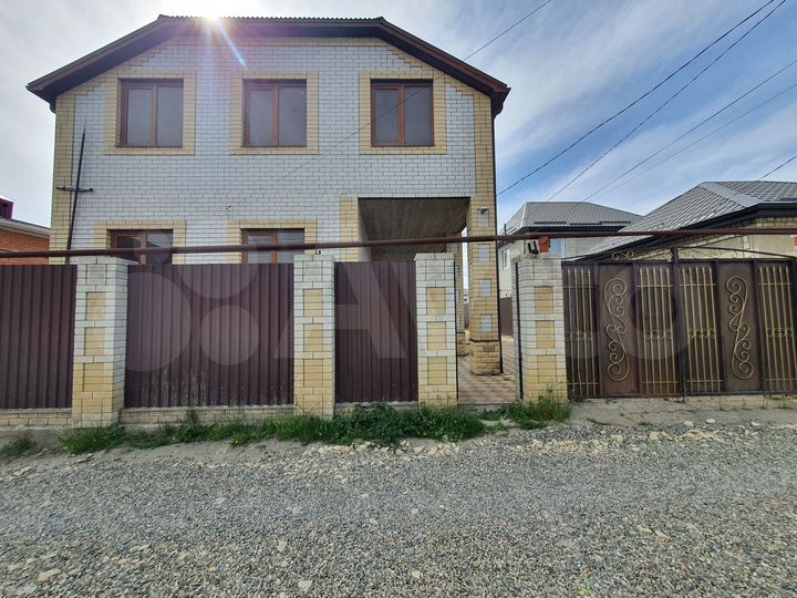 Дом 196,5 м² на участке 6,4 сот.