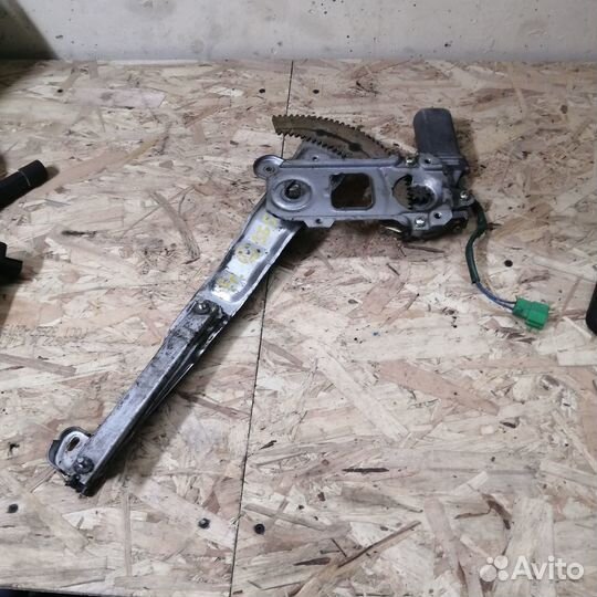 Стеклоподъемник Subaru Legacy BG5 передний левый