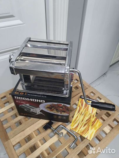 Новая машина тестораскатка и лапшерезка