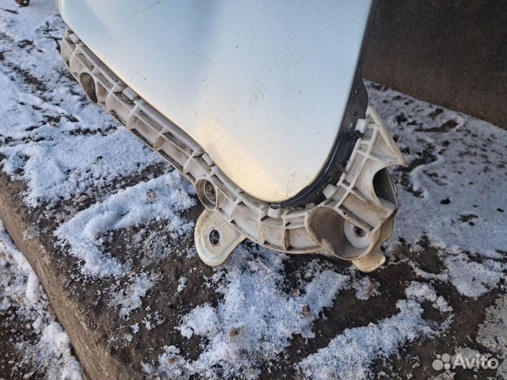 Крыло переднее правое Mitsubishi Outlander XL