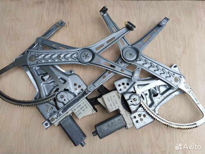 Стеклоподъемник передний правый на Opel Vectra C