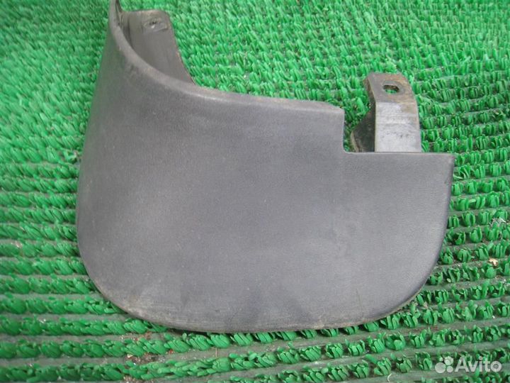 Брызговик передний левый Hyundai Tucson (JM) 2005