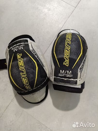 Коньки, нагрудник, наколенники, краги, шорты