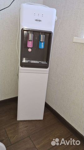 Кулер для воды напольный