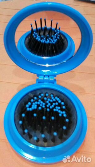 Массажер ручной и складная расческа