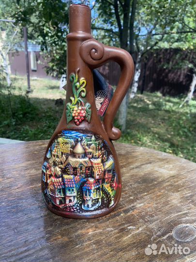 Глиняный кувшин для вина