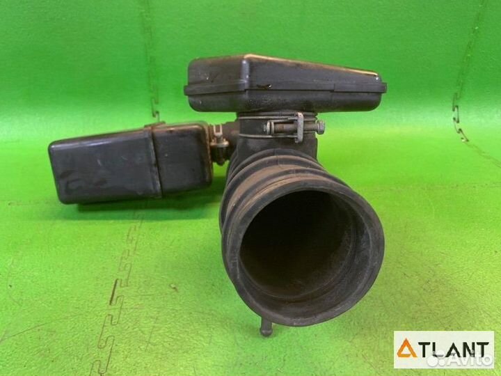 Патрубок воздушного фильтра mitsubishi pajero