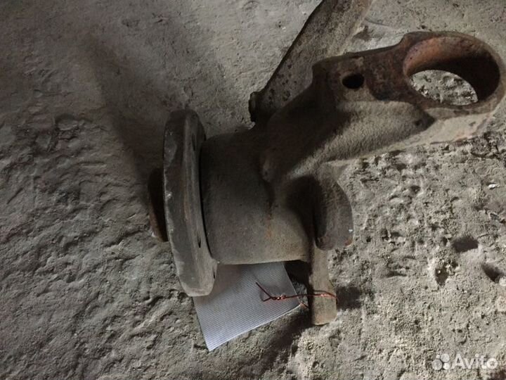 Кулак поворотный передний правый Volkswagen