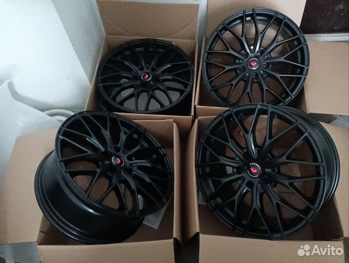 Vossen R18 5X114,3 black