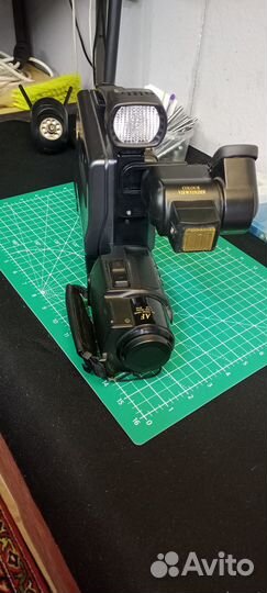 Видеокамера кассетная VHS Sharp VL-SX80s из 90-х