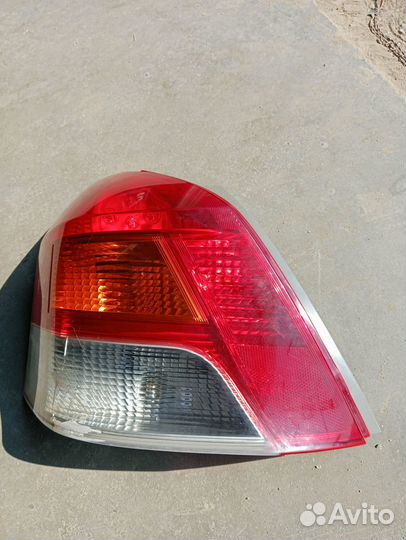 Фонарь задний Vitz 90