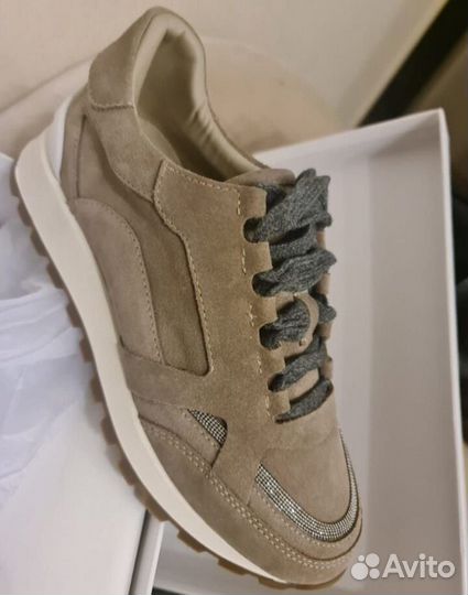 Кроссовки женские