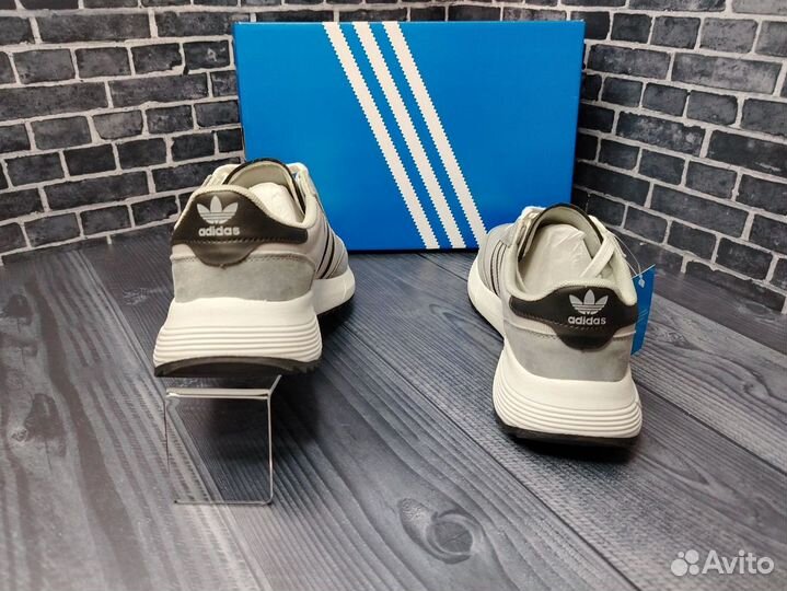 Кроссовки Adidas retropy