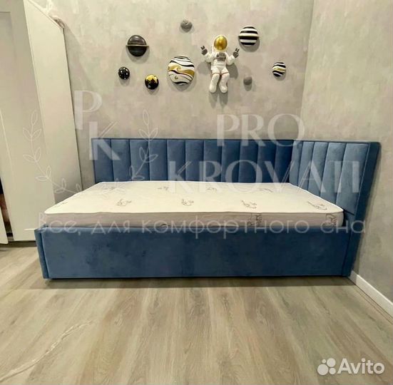 Детская кровать с мягкой спинкой