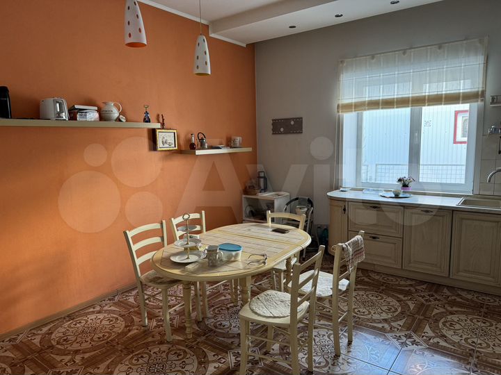 Коттедж 400 м² на участке 10 сот.