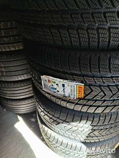 Pirelli Scorpion Winter 325/35 R22 114W