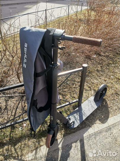 Самокат Schulz 200 черный с оригинальным чехлом