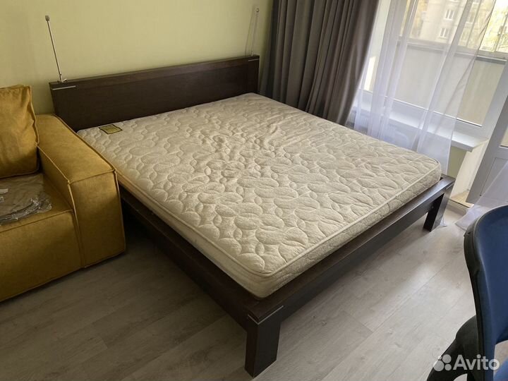 Кровать двухспальная 180 200 с матрасом