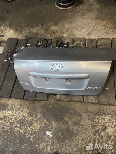 Крышка багажника в сборе Toyota Avensis 2