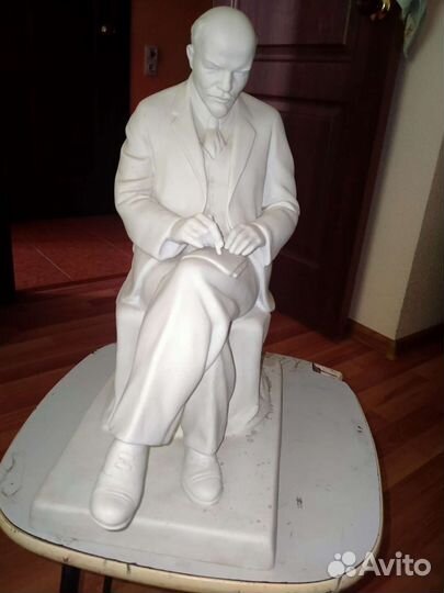 Статуя ленина