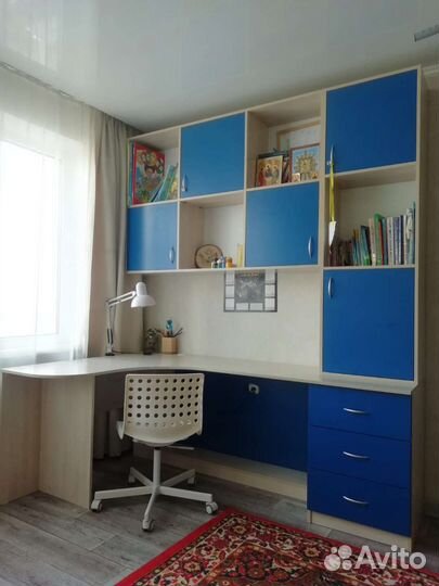 Письменный стол для школьника угловой