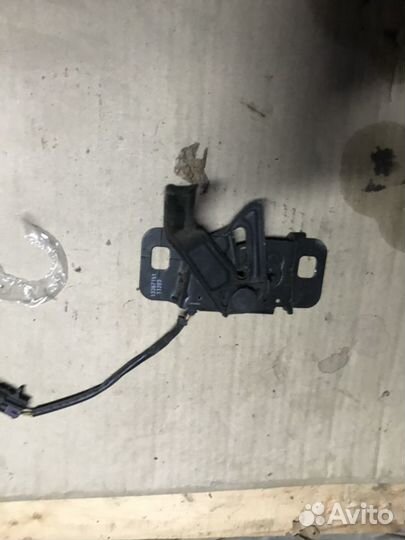 Замок капота на опель астра J