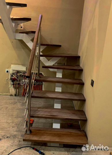 Поворотная лестница