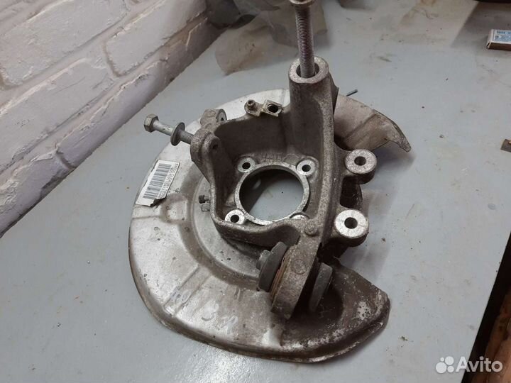 Задний правый кулак бмв е60