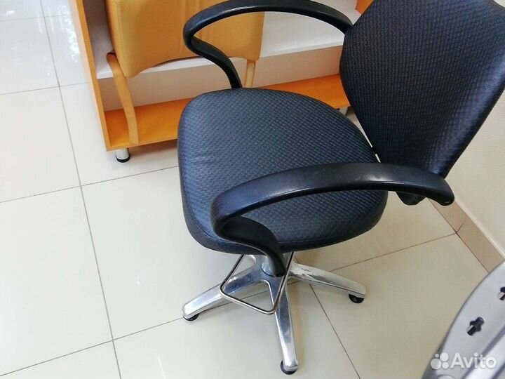 Парикмахерское кресло бу